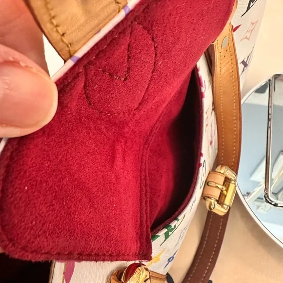 Louis Vuitton - Picture 16 of 17